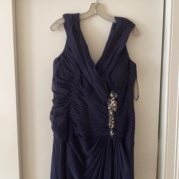 Rina diMontella Dresses & Skirts - Rina DiMontela Beautiful evening dress